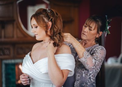 mum and daughter bridal preparations at Pendrell Hall