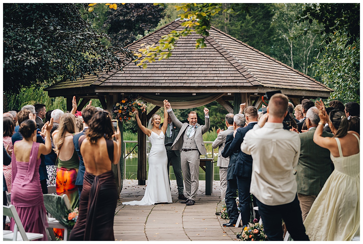 getting married lakeside at Moddershall oaks